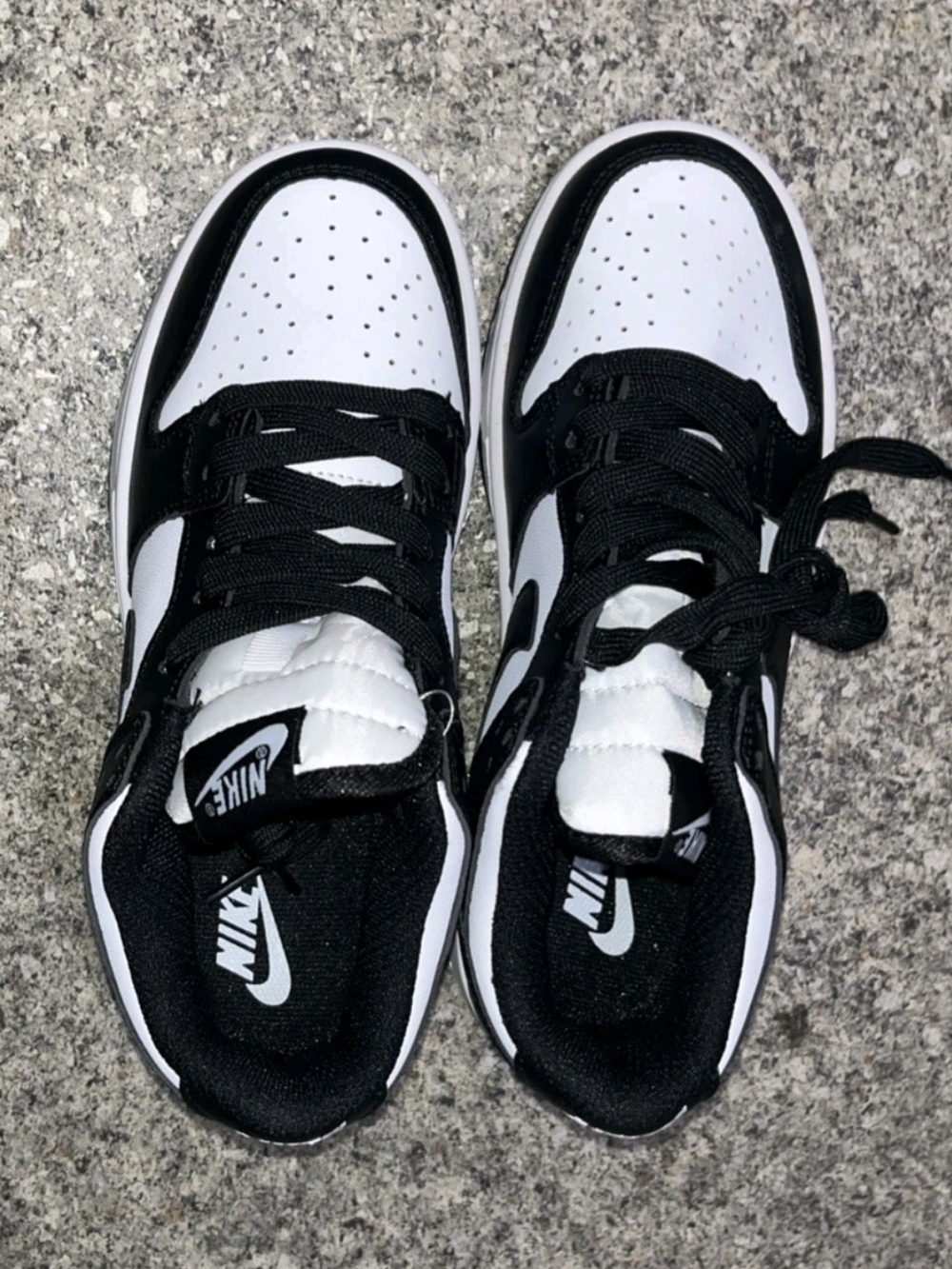 Nike Men’s Black and White Low-Top Sneakers - Picture 3 of 3